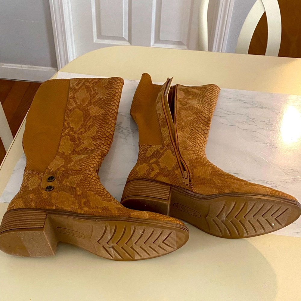 Baretraps full zip knee boots size 9